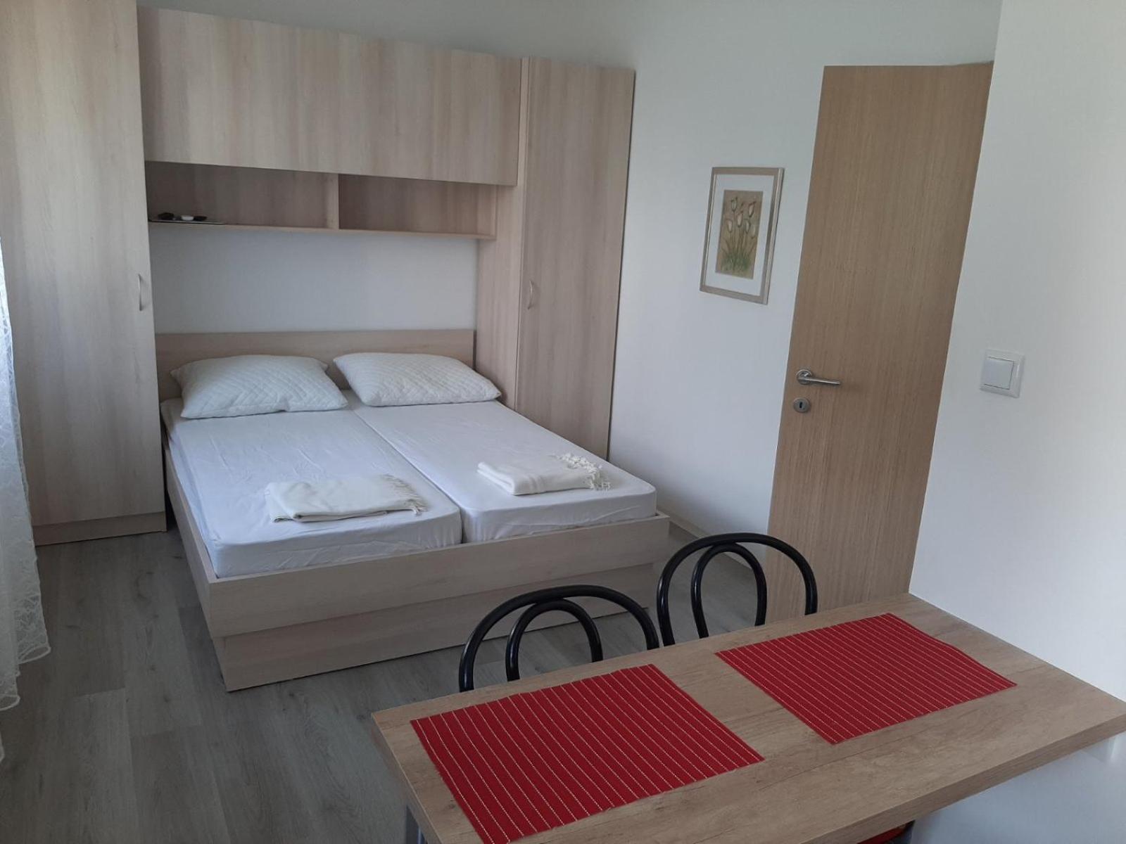 Apartments Medici Заострог Экстерьер фото